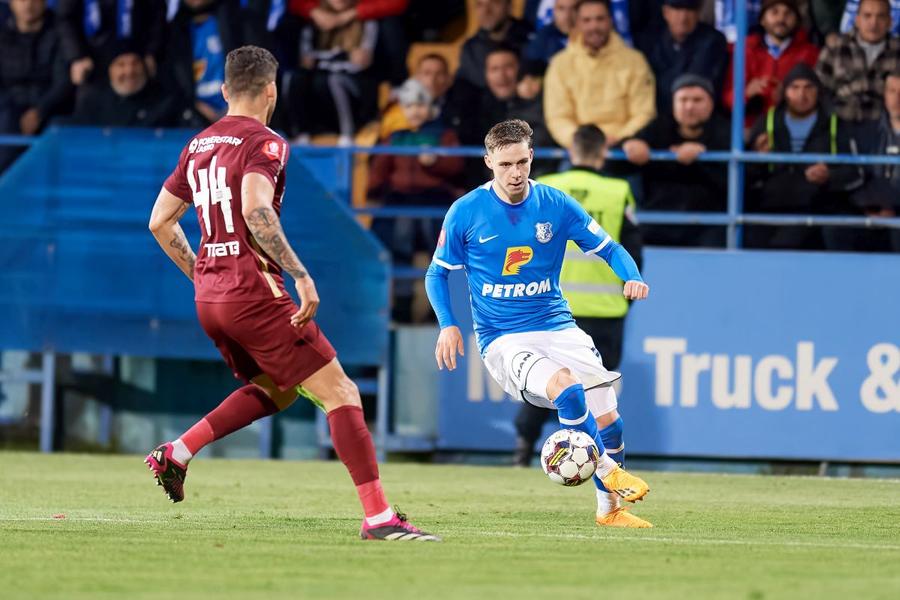Louis Munteanu a fost mai bun decât de obicei în lipsa lui Alibec. Un semn pentru viitorul nu prea îndepărtat (foto: Raed Krishan/GSP) Titlul se câștigă cu victorii