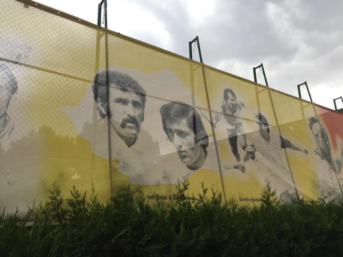 Imagini scandaloase! Zona Crepusculară la Arenele BNR, în centrul Bucureștiului » Jandarmii blochează accesul pentru un motiv incredibil: „Sunt «consensele» noastre”