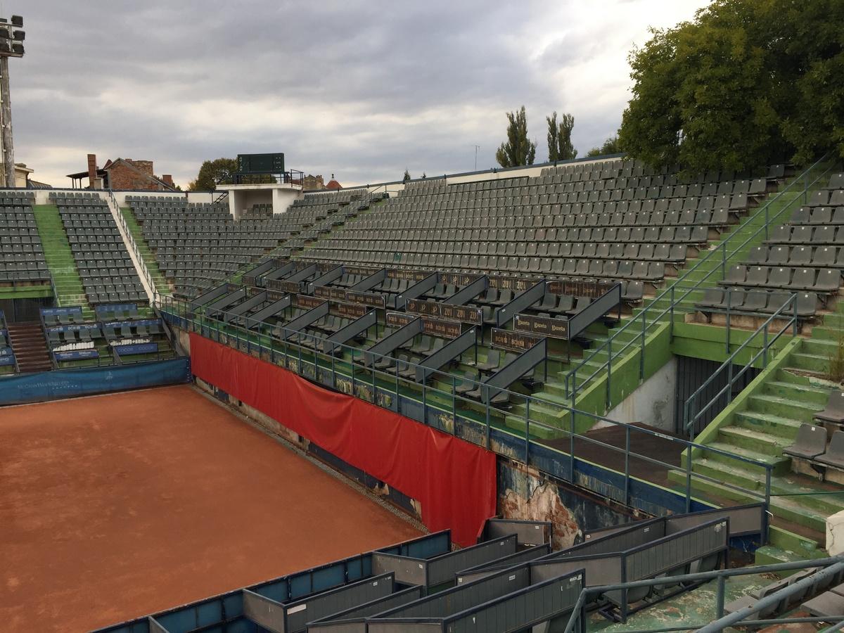 Imagini scandaloase! Zona Crepusculară la Arenele BNR, în centrul Bucureștiului » Jandarmii blochează accesul pentru un motiv incredibil: „Sunt «consensele» noastre”