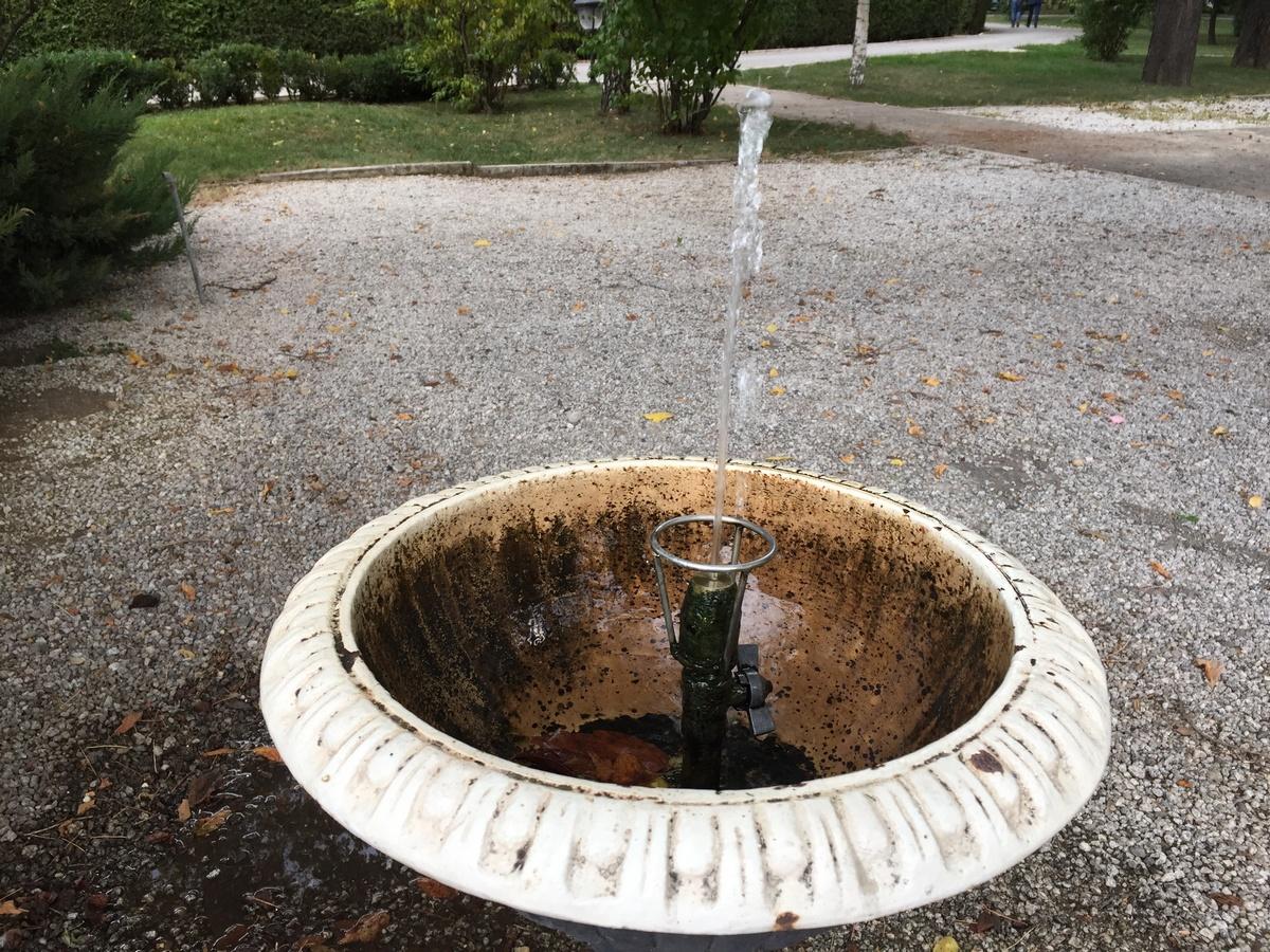 Imagini scandaloase! Zona Crepusculară la Arenele BNR, în centrul Bucureștiului » Jandarmii blochează accesul pentru un motiv incredibil: „Sunt «consensele» noastre”