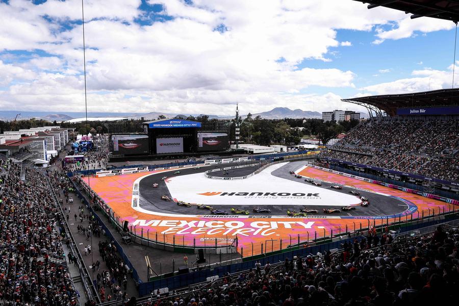 Circuitul „Hermanos Rodríguez”. Foto: Imago Își păstrează Mexic locul în calendarul Formulei 1? » Ce se întâmplă cu circuitul „Hermanos Rodriguez” după ce Sergio Perez a părăsit Red Bull