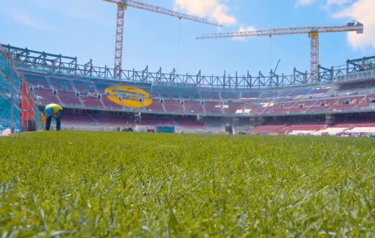 Lucrările de reconstrucție ale Spotify Camp Nou au ajuns în faza de montat gazonul