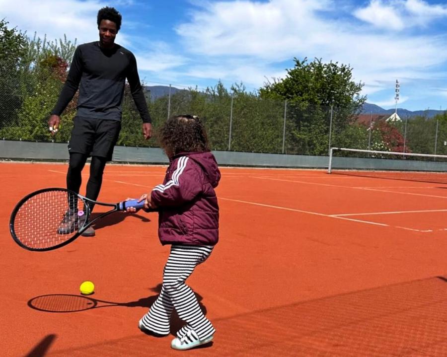 Gael Monfils și fiica sa, Skai, pe terenul de tenis Foto: Instagram Elina Svitolina, dezvăluiri despre fiica ei și a lui Gael Monfils: „Îi place la nebunie să joace tenis”