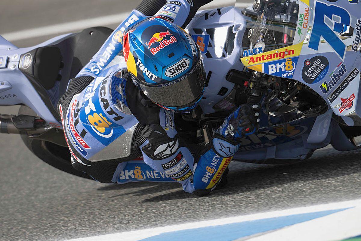 Uluitor! A căzut de două ori cu motocicleta, iar apoi a făcut un tur istoric