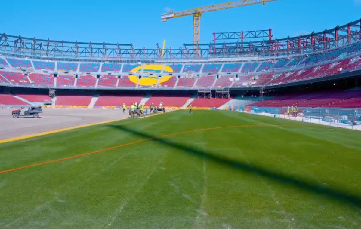 Lucrările de reconstrucție ale Spotify Camp Nou au ajuns în faza de montat gazonul