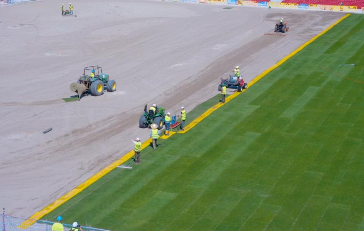 Lucrările de reconstrucție ale Spotify Camp Nou au ajuns în faza de montat gazonul