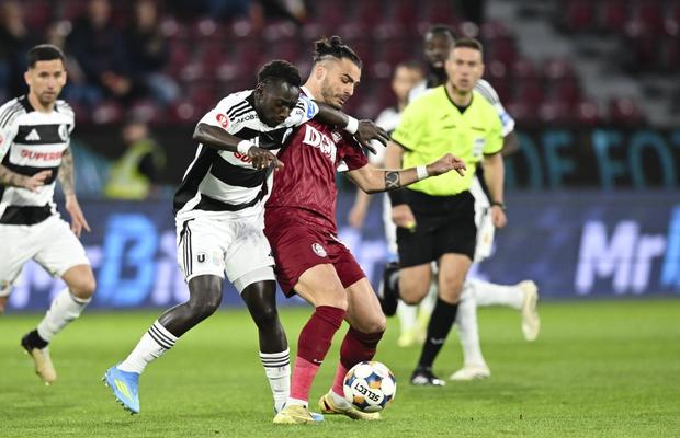 Acuzații după CFR Cluj - U Cluj: „Kovacs duce mâna la buzunar și i-au zis de la VAR să nu-i dea!”