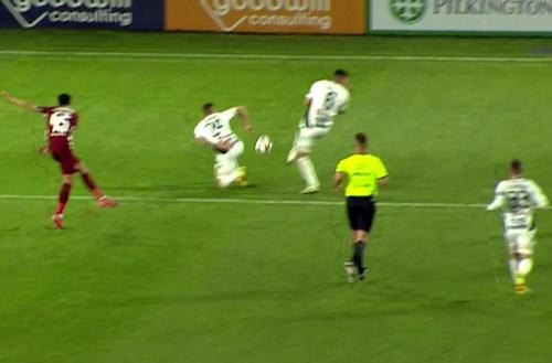 Szabolcs Kovacs, „centralul” partidei din Gruia, a dat lovitură de la 11 metri pentru gazde în minutul 69. Andrei Cordea a marcat din penalty.