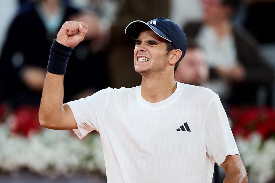 Rafael Jodar sărbătorind victoria în turul 2 la Madrid 2026 Foto: Mutua Madrid Open Rafael Jodar, aflat în primul an de circuit profesionist, intră în lupta pentru prezența la ATP Finals