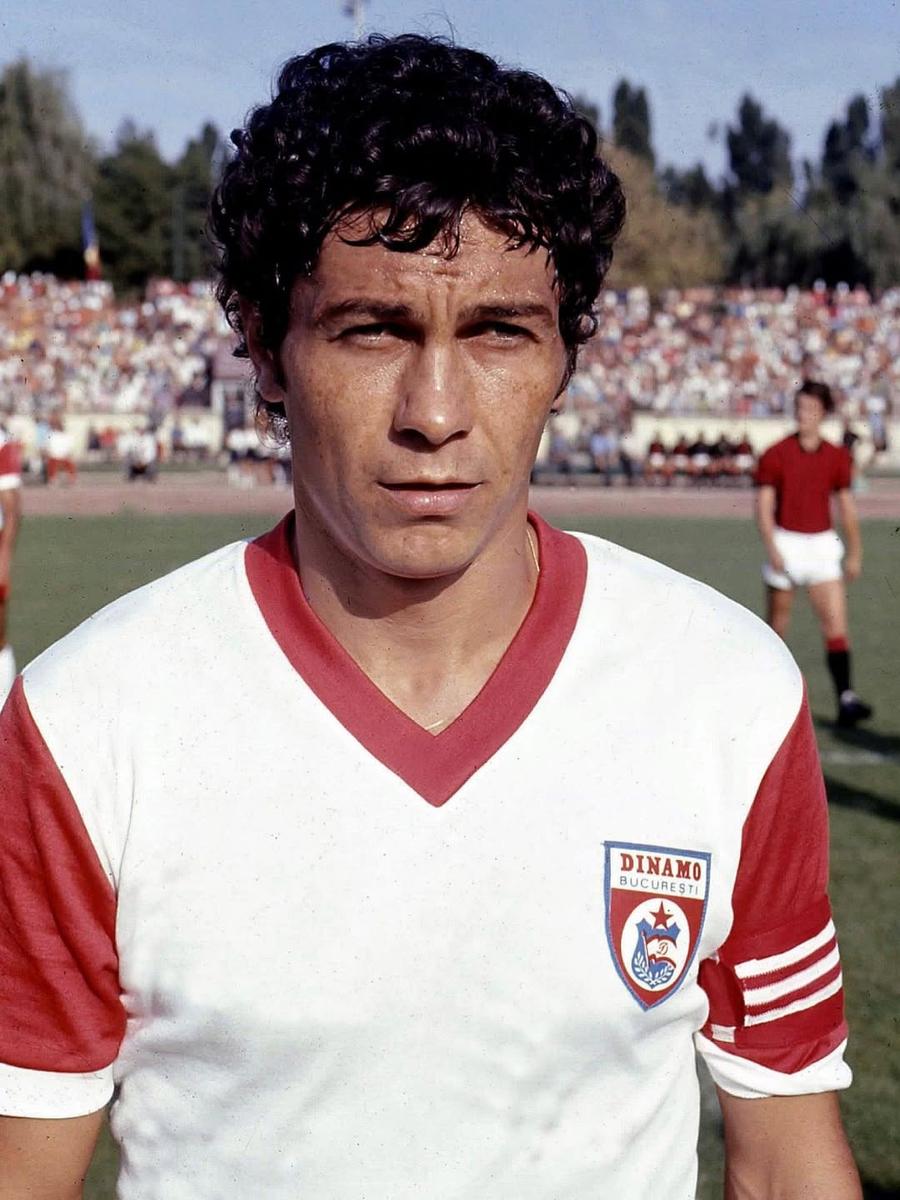 Mircea Lucescu, în tricoul lui Dinamo Peluza Cătălin Hîldan, anunț înainte de derby » Ce se va întâmpla la Dinamo - Rapid