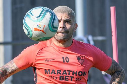 Banega (foto), Ocampos, Vázquez și De Jong, toți de la Sevilla, au încălcat regula impusă în timpul stării de alarmă. S-au întâlnit la masă cu familiile și prietenii. Erau 12 și nu aveau voie mai mulți de 10. Foto: Guliver/GettyImages