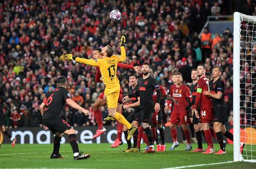 Studiul făcut în Anglia de Edge Health susține că cei 3.000 de fani veniți pe Anfield din Madrid au detonat o ”bombă virală” în oraș la confruntarea dintre Liverpool și Atletico, 2-3. Foto: Guliver/GettyImages