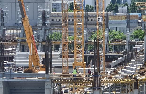 VIDEO+FOTO Lucrările avansează și în Giulești! A început montarea treptelor din tribune