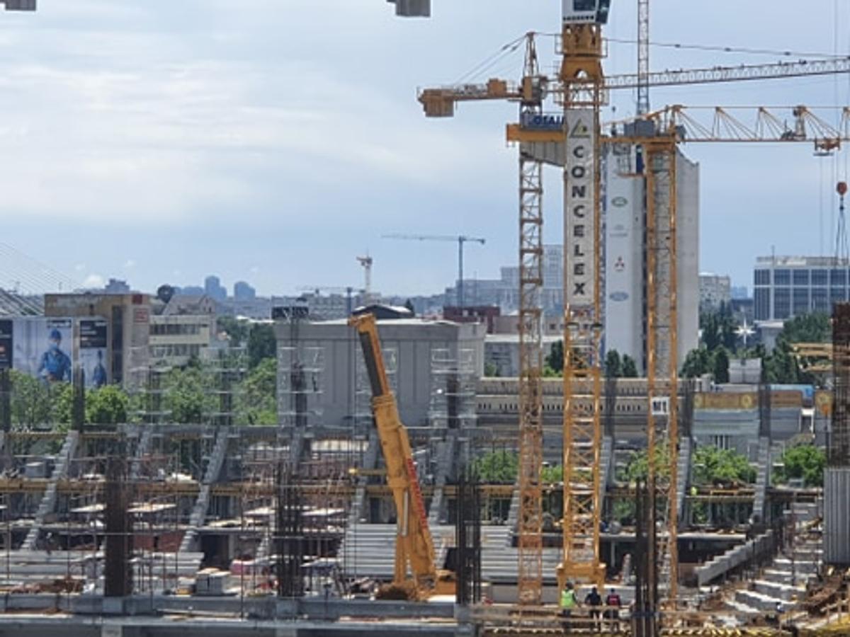 VIDEO+FOTO Lucrările avansează și în Giulești! A început montarea treptelor din tribune