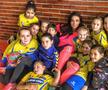 Amintiri din normalitate: Mihaela
Evi și una dintre grupele sale de
junioare de la Olimpic Tg. Mureș