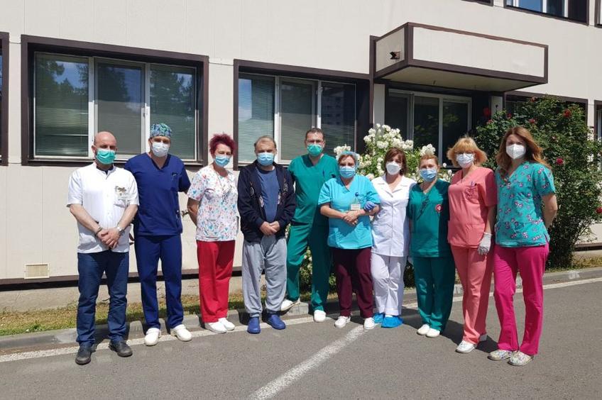 Un bărbat din Arad a fost externat după ce a luptat cu COVID-19 timp de două luni // sursă foto: Facebook @ SCJU Arad
