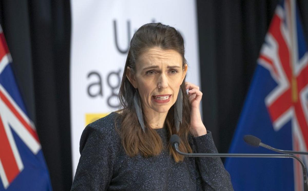 VIDEO Câtă stăpânire! Cum a reacționat Jacinda Ardern, premierul Noii Zeelande, surprinsă în direct de un cutremur puternic
