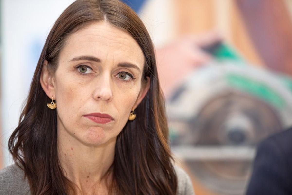 VIDEO Câtă stăpânire! Cum a reacționat Jacinda Ardern, premierul Noii Zeelande, surprinsă în direct de un cutremur puternic