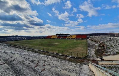 De la „Epoca de aur” la cea de „tinichea” » Degradarea unuia dintre cele mai frumoase stadioane din țară