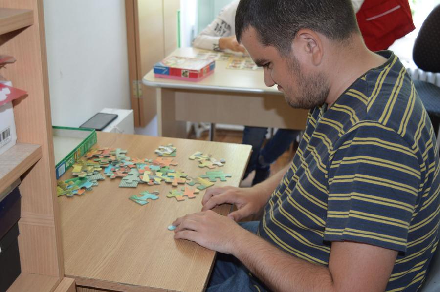 Pentru ei luptă Octavian Șovre » Am mers la sediul Asociației S.O.S. Autism Bihor. Licitație pregătită pentru 1 iunie
