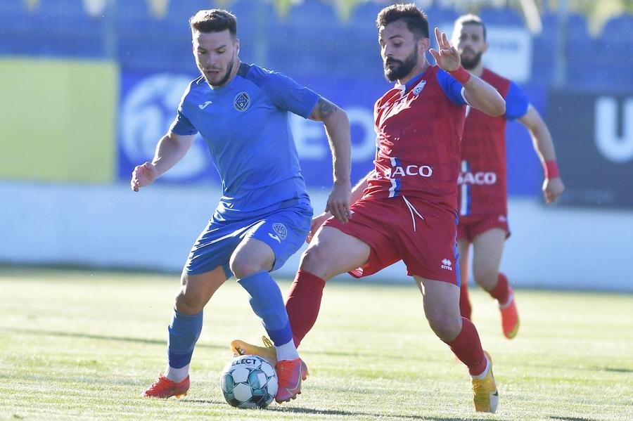 Andrei Cordea, în albastru // foto: Imago Gigi Becali a bătut palma, la palat, cu fotbalistul din play-off! Reacție pentru GSP, după negocieri: „Îl iau după Craiova - Clinceni”
