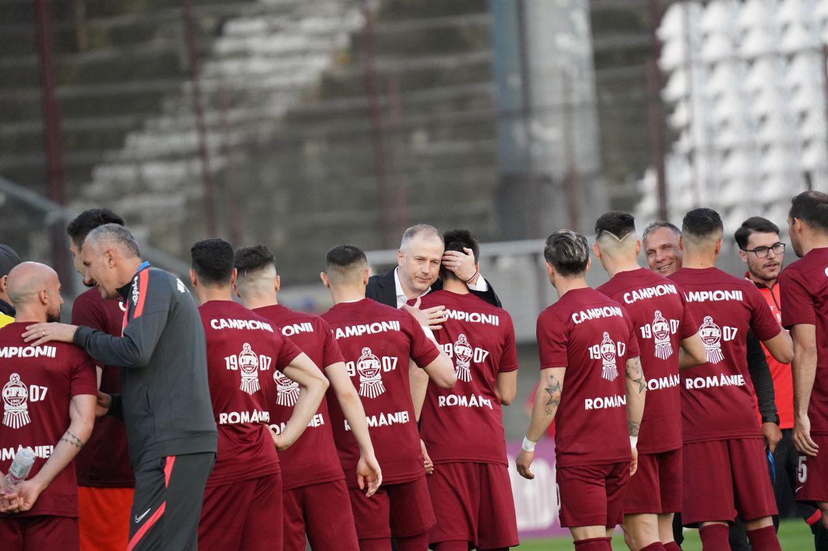 Moment special înainte de CFR Cluj - FCSB! Campionii au fost prezentați fanilor printre flăcări și fum: Edi Iordănescu, extrem de emoționat