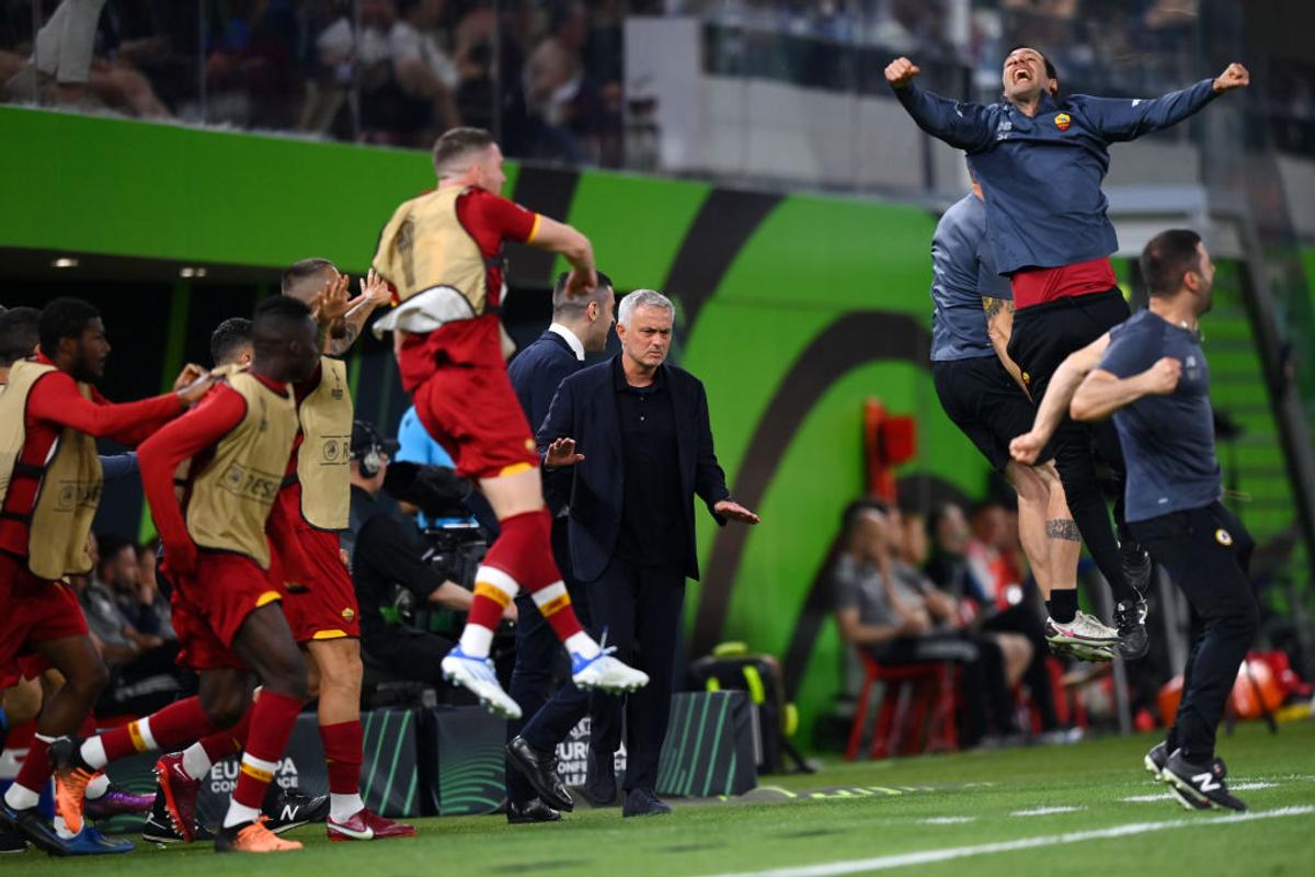 Mou e din nou Specialul! Primul trofeu continental pentru AS Roma » Kovacs a trecut marele test: două faze aprinse, judecate corect