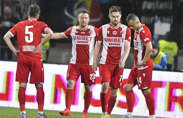 În timp ce Dinamo e cu un picior în prăpastie, un titular negociază transferul în străinătate