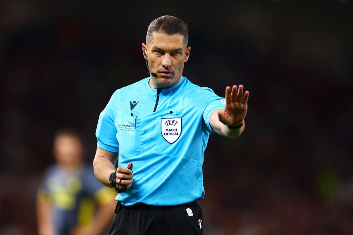 Mou e din nou Specialul! Primul trofeu continental pentru AS Roma » Kovacs a trecut marele test: două faze aprinse, judecate corect