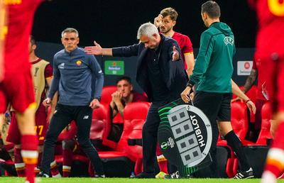 Jose Mourinho a intrat în istorie, după ce a câștigat și Conference League » Performanța unică realizată de antrenorul Romei