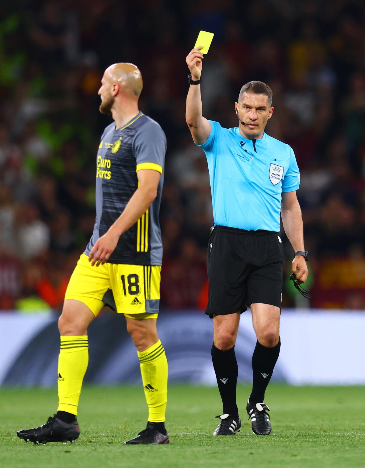 Mou e din nou Specialul! Primul trofeu continental pentru AS Roma » Kovacs a trecut marele test: două faze aprinse, judecate corect