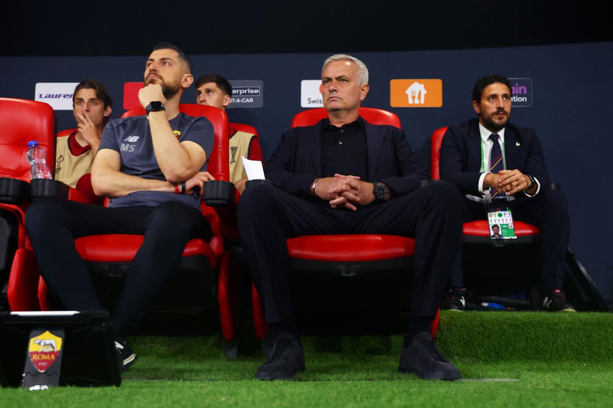 Jose Mourinho a intrat în istorie, după ce a câștigat și Conference League » Performanța unică realizată de antrenorul Romei