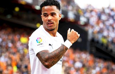 Jaf armat în Spania! Victimă e fiul lui Patrick Kluivert. Iubita lui a fost rănită în atac!