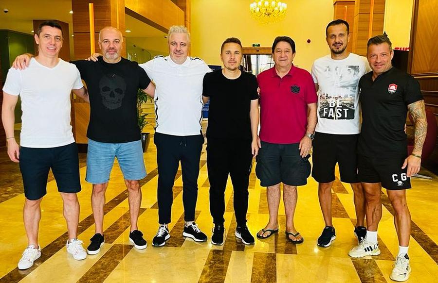 Staff-ul lui Marius Șumudică Marius Șumudică, invitat la episodul #17 din podcastul „Profu' de Sport” » Marile obiective, povești spectaculoase și detalii despre venirea la Rapid: „Îi dau un singur sfat lui Dan Șucu”