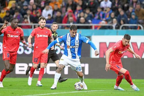 Iulian Cristea, în dreapta, a fost dat afară de FCSB