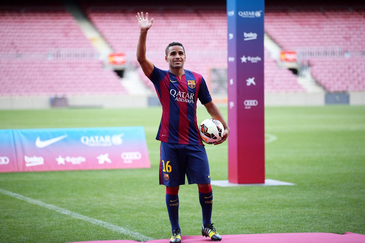 Fostul coechipier al lui Messi la Barcelona, arestat după ce a tras cu pistolul într-o parcare publică