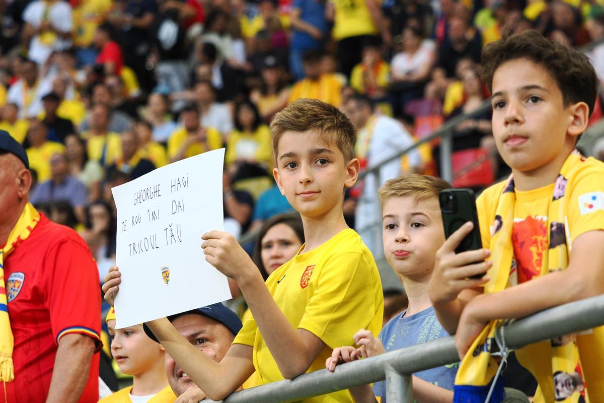 Mai mulți ca niciodată! Nou record de spectatori stabilit pe Arena Națională la meciul de retragere al Generației de Aur