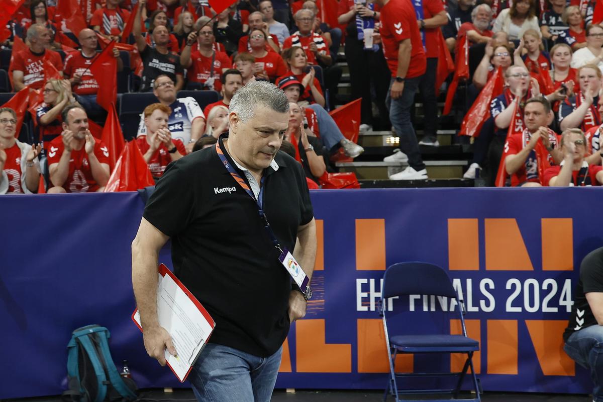 Xavi Pascual a început conferința cu o glumă, apoi lucrurile au devenit serioase » Plan clar pentru Dinamo