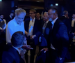Imagini tari de la dineul Generației de Aur » Prima care a vrut să facă poză cu Jose Mourinho
