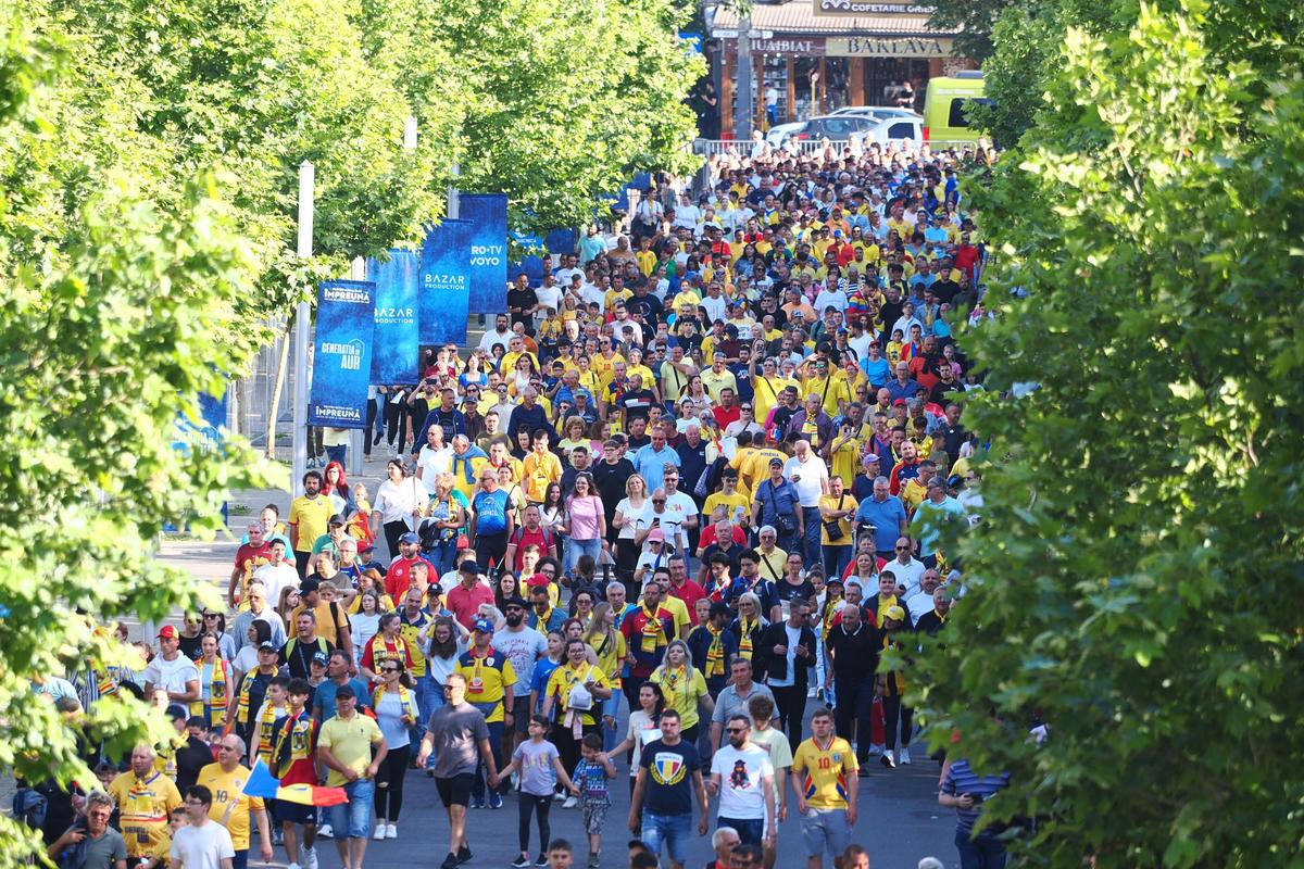 Imagini cu cozile formate dinaintea meciului Generația de Aur – Legendele Lumii