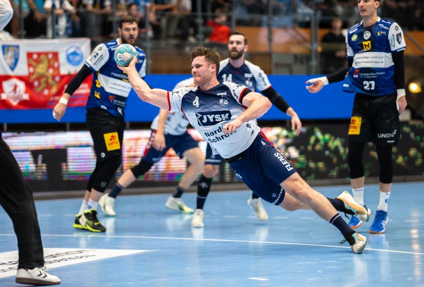 Dinamo București și SG Flensburg-Handewitt se înfruntă astăzi, de la ora 16:00, în prima semifinală a Final Four-ului European League la handbal masculin. Campioana României înfruntă un colos rănit.