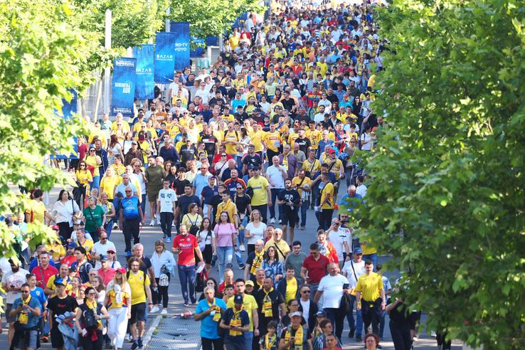 Imagini cu cozile formate dinaintea meciului Generația de Aur – Legendele Lumii