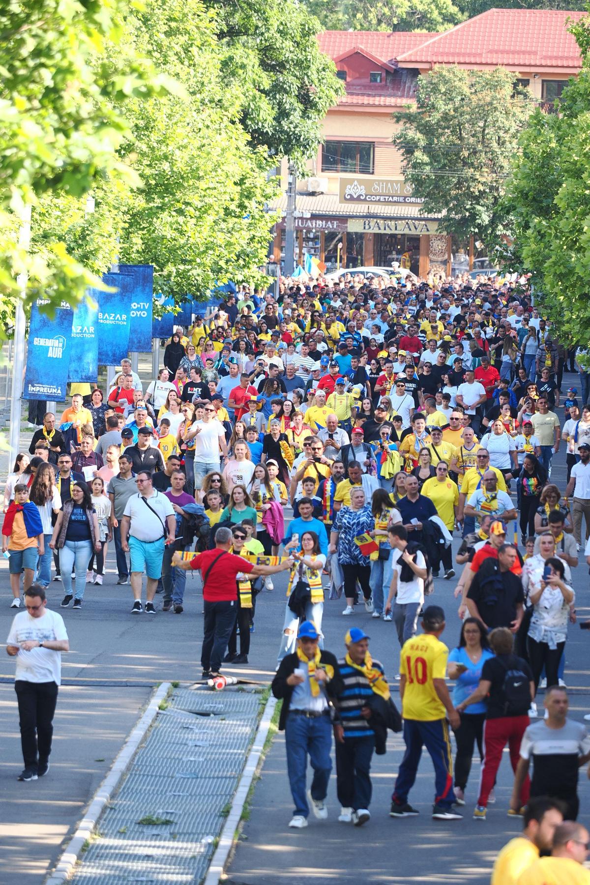 Imagini cu cozile formate dinaintea meciului Generația de Aur – Legendele Lumii