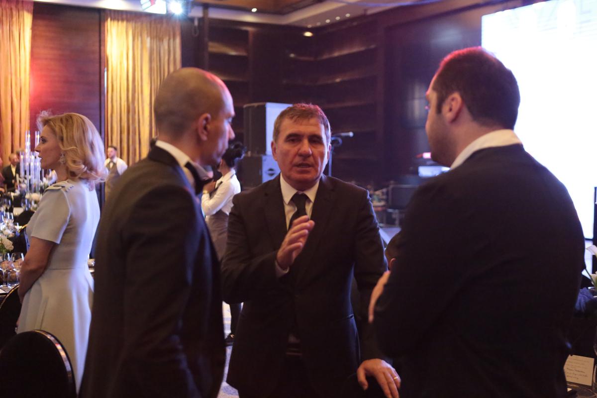 „Ai bani” » Cristi Borcea l-a impresionat pe Mourinho cu suma pe care a cheltuit-o la dineul Generației de Aur