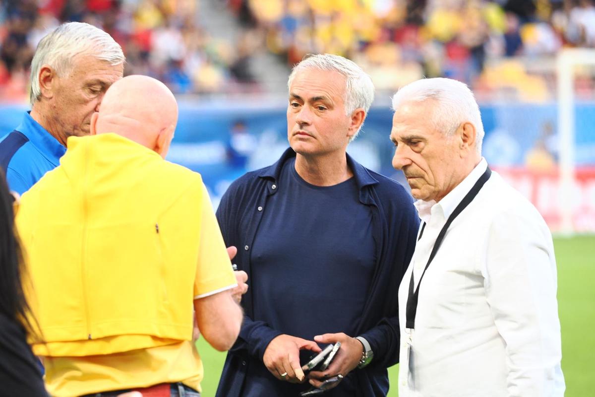 Atmosferă superbă la meciul de retragere al Generației de Aur