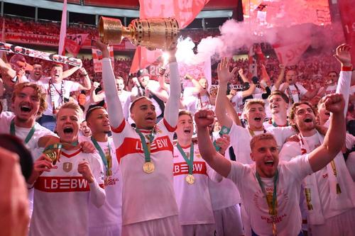 În finala Cupei, VfB Stuttgart a avut numele altui sponsor pe tricou / Foto: Imago