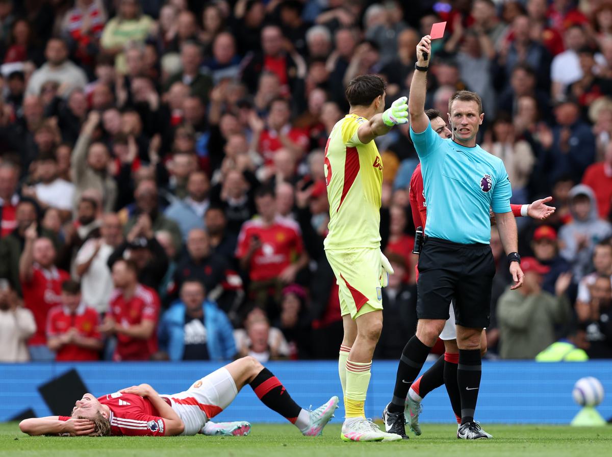 Emiliano Martinez, cartonaș roșu în Manchester United - Aston Villa