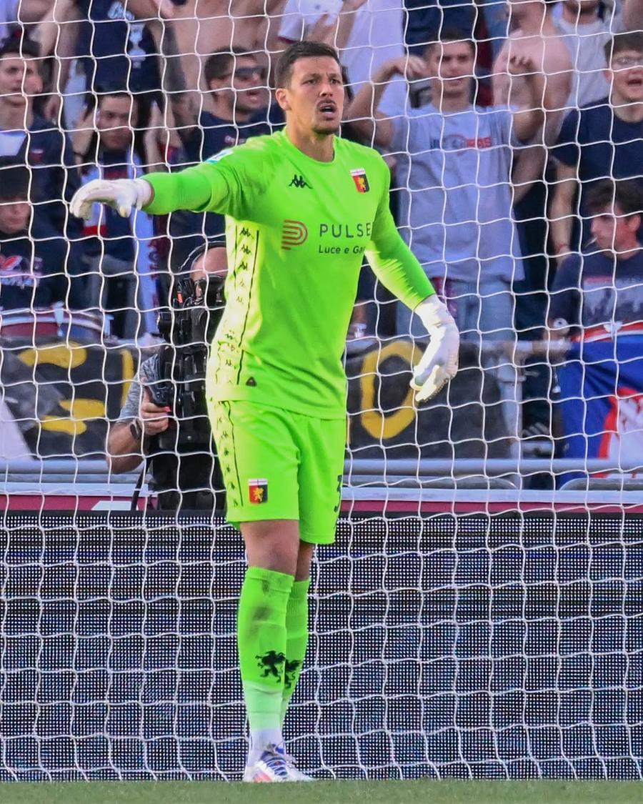 Benjamin Siegrist și-a anunțat plecarea de la Genoa și revine la Rapid, foto: Instagram @bxn_sg92 Profită de plecarea lui Șumudică! Și-a luat rămas-bun și revine la Rapid