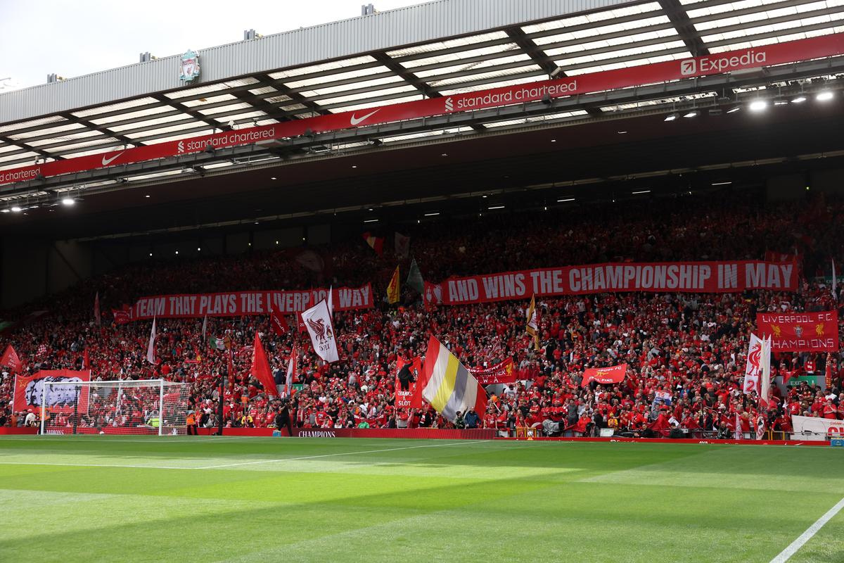 Liverpool a primit trofeul de campioană în Premier League