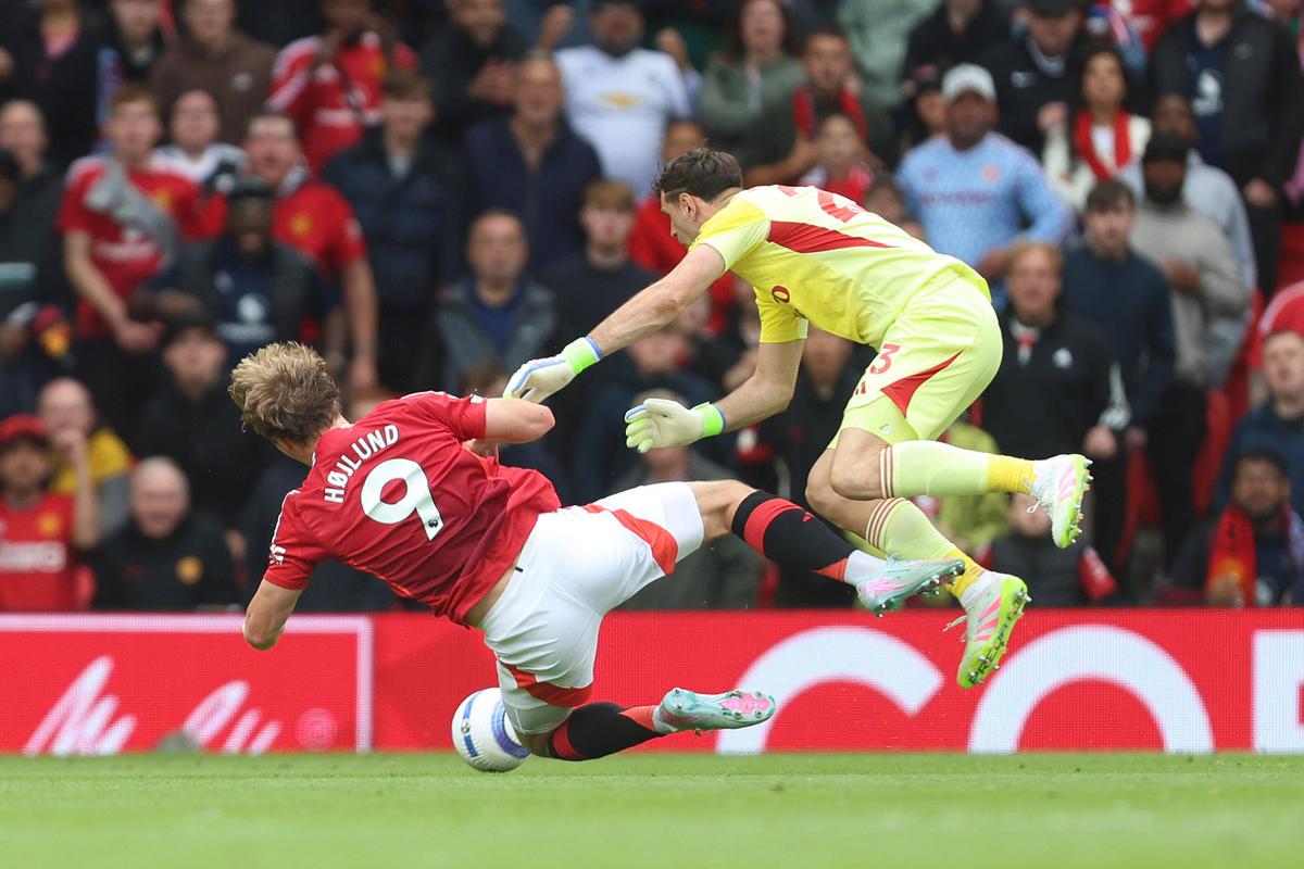 Emiliano Martinez, cartonaș roșu în Manchester United - Aston Villa